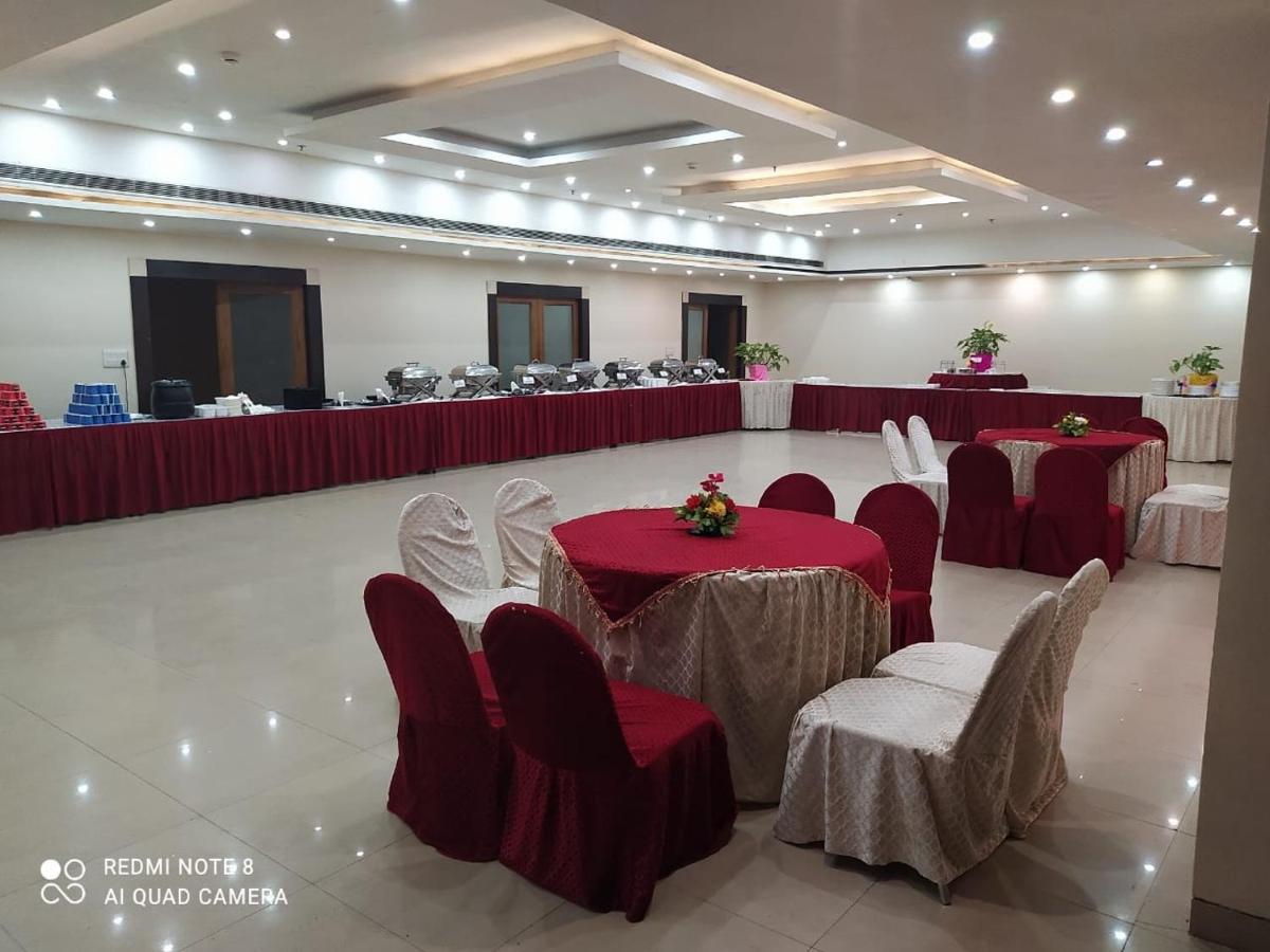Shelter Hotel Lucknow Exterior foto